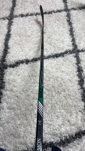 Senior Right Handed P92 Pro Stock Supreme MX3 Hockey Stick