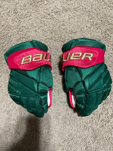 Used Bauer vapor 1x pro lite gloves coyle