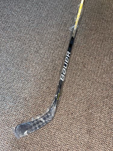 Senior Right Handed P92 Pro Stock Vapor Hyperlite Hockey Stick