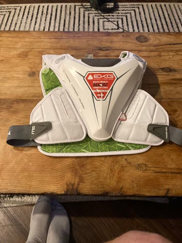 Large Maverik M5 Shoulder Pads With EKG Protector