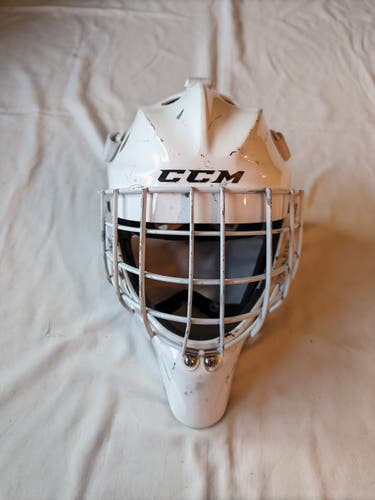 CCM 9000 hockey goalie helmet md