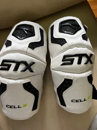 Used Medium/Large STX Cell IV Arm Pads