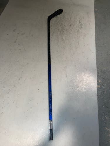 Senior Right Handed P92 Pro Stock Nexus 2N Pro Hockey Stick