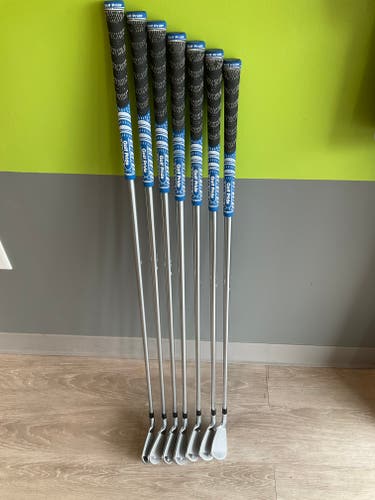 Men's New Mizuno Pro 225 R-Handed 8 Piece (4-GW) set w/ PX IO 6.0 Stiff Steel Shaft