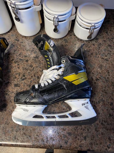 Used Bauer  Size 9 Supreme 2S Pro Hockey Skates