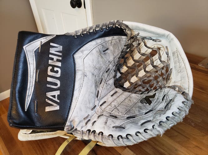 Vaughn V6 2200 Pro Carbon Glove Used