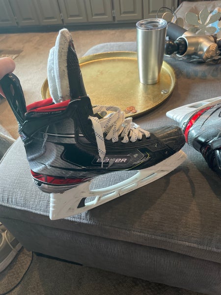 Used Bauer Regular Width Pro Stock Size 9 Vapor 2X Pro Hockey Skates