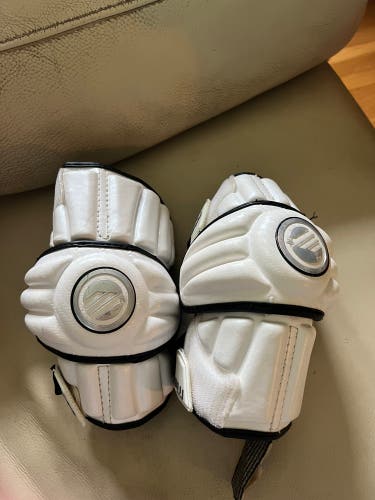 Used Medium Maverik M3 Arm Pads