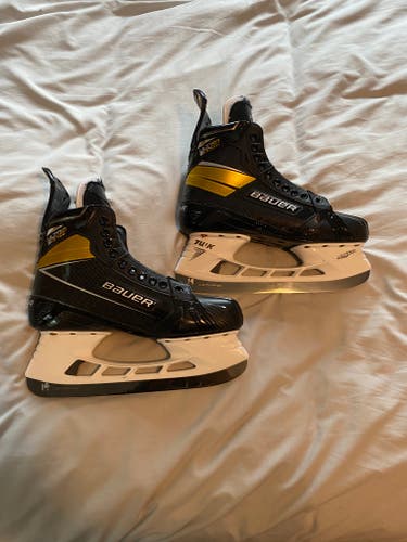 Senior New Bauer Category Regular Width Pro Stock Size 9