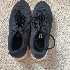 Used Size 7.0 (Women's 8.0) Under Armour Shoes