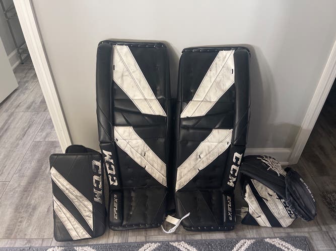 Ccm intermediate pro custom 31+2 goalie pads+glove and blocker