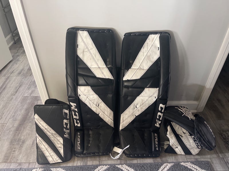 Ccm intermediate pro custom 31+2 goalie pads+glove and blocker