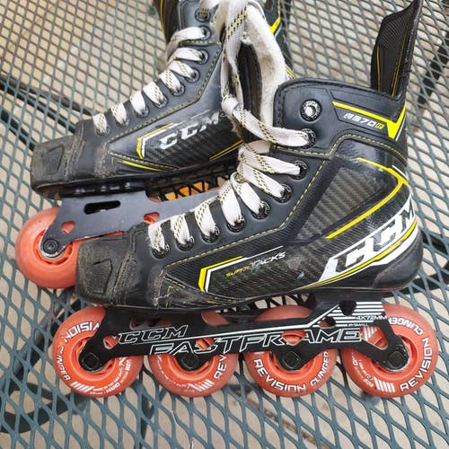 Junior Used CCM Super Tacks 9370 Hockey Skates D&R (Regular) 3.5 plus extra set of wheels