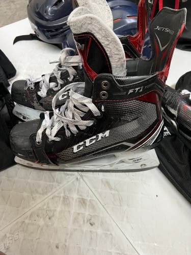 Senior CCM Regular Width  Size 8 JetSpeed FT1 Hockey Skates