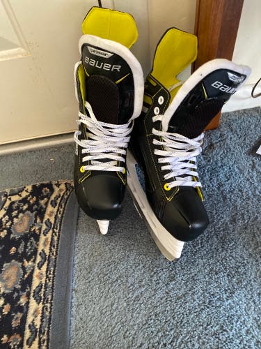 Used Bauer Regular Width Size 7.5 Supreme S35 Hockey Skates