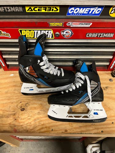 Used True Regular Width Size 6 TF9 Hockey Skates