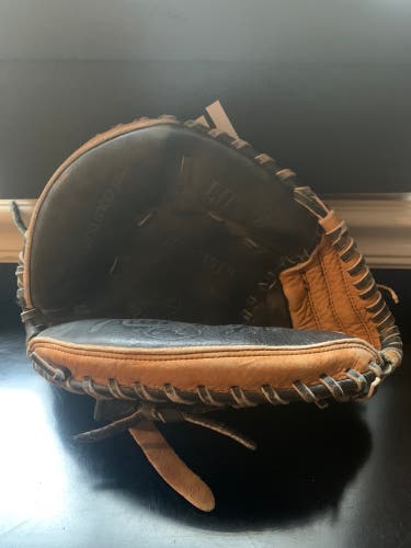 Left Hand Throw  Player Preferred Catcher's Glove