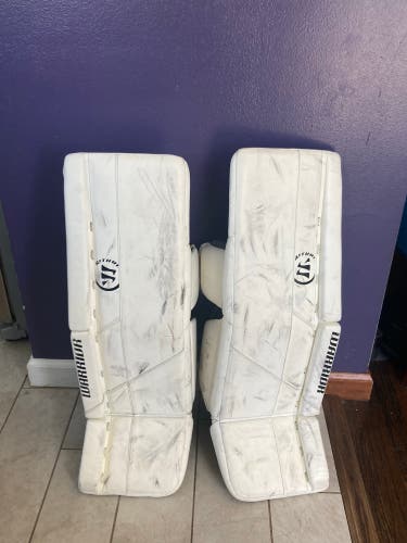 28" Warrior  Ritual G5 Goalie Leg Pads