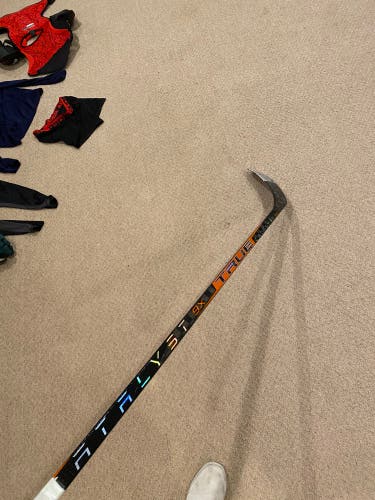 Senior Right Handed Mid Pattern Pro Stock Catalyst 9X Hockey Stick