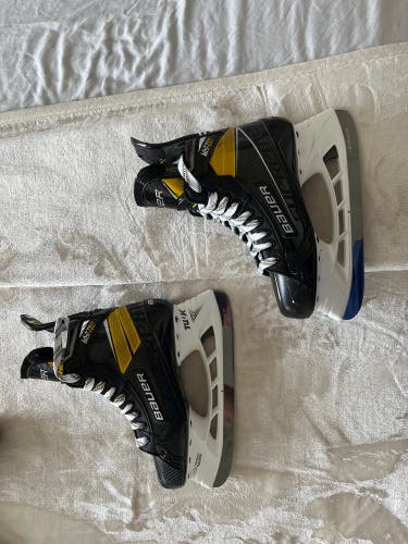 New Bauer  Size 6.5 Supreme UltraSonic Hockey Skates