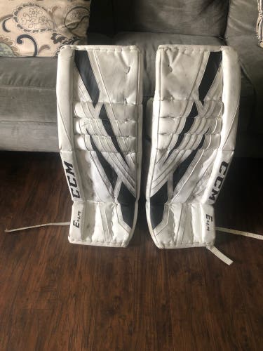 31" CCM  Extreme Flex E4.9 Goalie Leg Pads