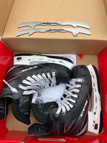 Junior CCM Regular Width  Size 1.5 RibCor MaxxPro Hockey Skates