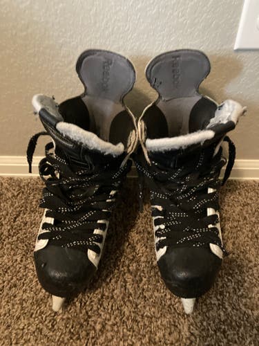 Used Reebok White K's Regular Width Size 7  Great Pond Hockey Skates