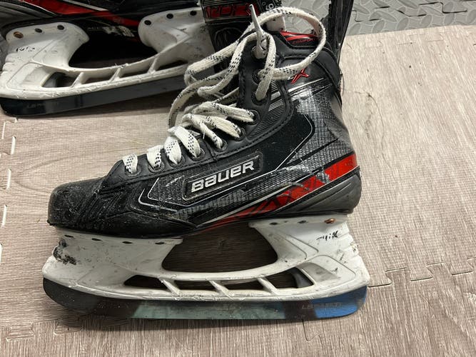 Used Bauer Regular Width  Size 6 Vapor 2X Hockey Skates