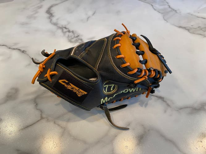 Capire Custom Glove 33"