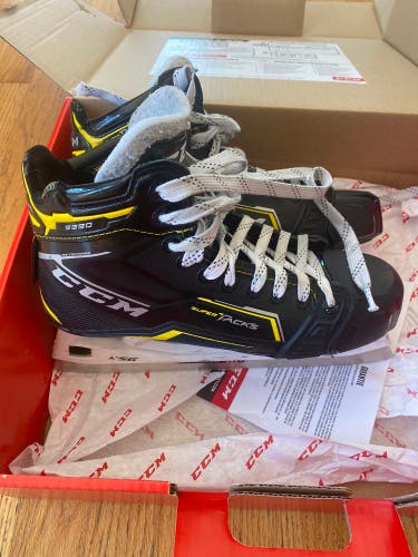 Used CCM Regular Width Size 9 Super Tacks 9380 Hockey Goalie Skates