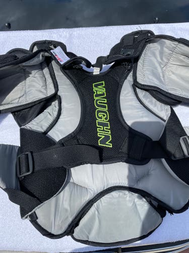 Medium Vaughn  Velocity VE8 Goalie Chest Protector
