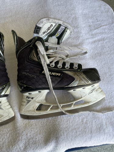 Used Bauer Regular Width Size 1 Vapor X60 Hockey Skates