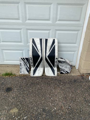 CCM Goalie FULL SET Premier 2 Leg Pads Eflex 4 Gloves