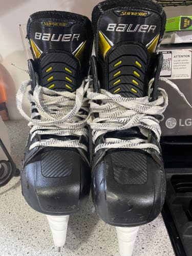 Used Bauer  Size 9 Supreme UltraSonic Hockey Skates
