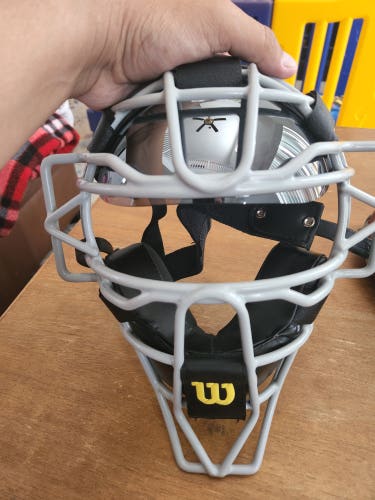 New Wilson catcher's face mask