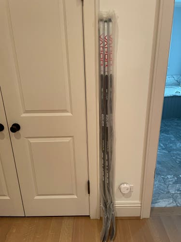 Senior Left Hand P28 Vapor Hyperlite Hockey Stick