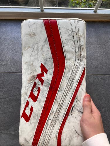 CCM Premier R1.9 Intermediate Goalie Blocker