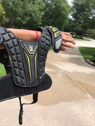 New Medium Brine Clutch Elite Shoulder Pads