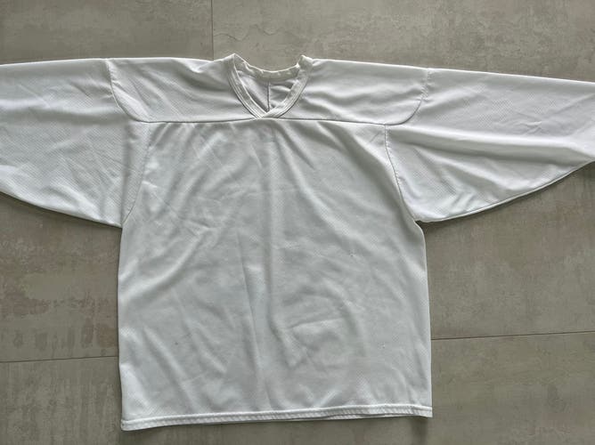 Rare Vintage CCM hockey practice Jersey. White - Large