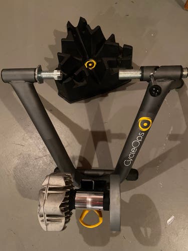 Cycle Ops Fluid2 Trainer and Climbing Block