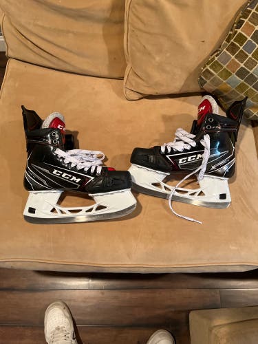 Used CCM Regular Width  Size 8 JetSpeed FT2 Hockey Skates