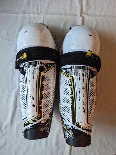 Used CCM tacks 9060 hockey shin guards 15 in