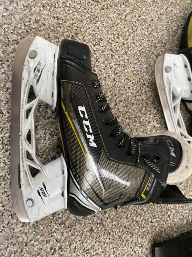 Used CCM Regular Width  Size 4 Tacks 9060 Hockey Skates