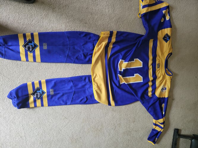 Kronos Sweden Polar Bear XL jersey and socks (30 in) #