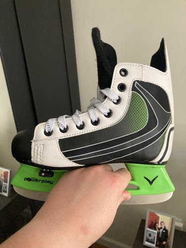 New Verbero Regular Width Adjustable Size 1-4 Powerplay Hockey Skates