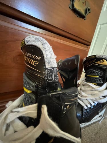 Senior Used Bauer Supreme 2S Pro Hockey Skates Regular Width Pro Stock Size 6