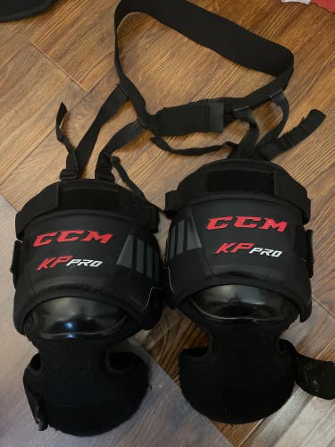 CCM KP Pro Knee Pad With Garter