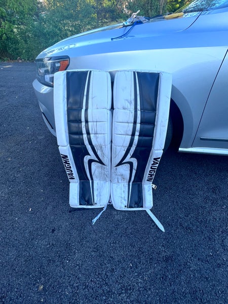Used 33" Vaughn Velocity VE8 Pro Carbon Goalie Leg Pads