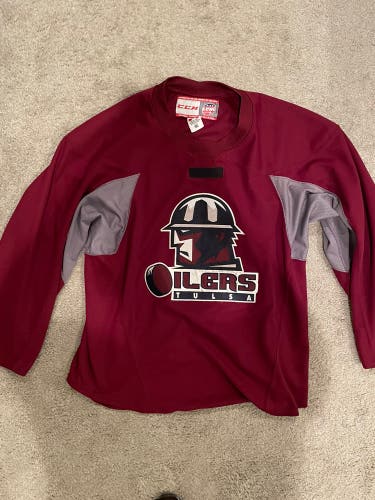 Tulsa Oilers practice jersey