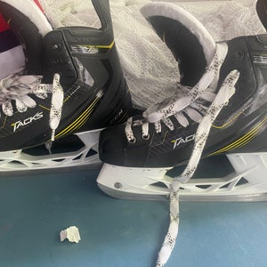 Used CCM Regular Width Size 7.5 Super Tacks AS3 Pro Hockey Skates